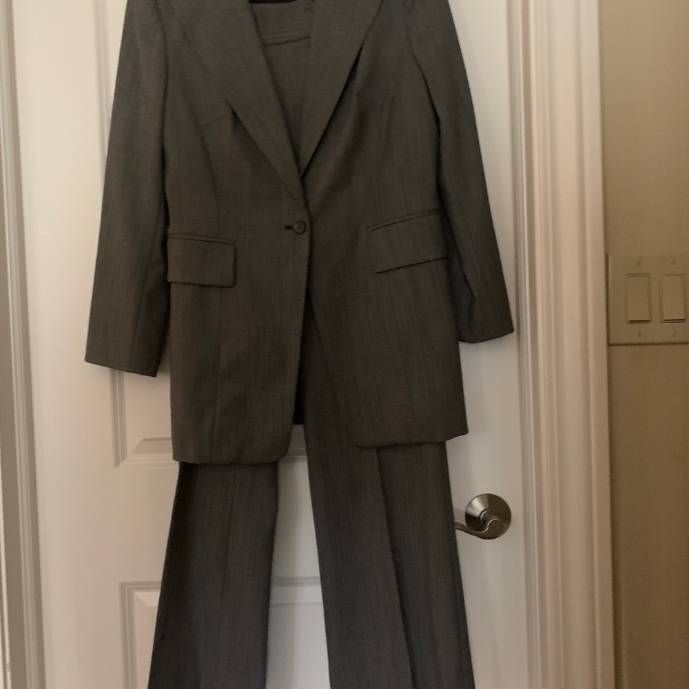 2 piece Banana Republic Pant Suit-Jacket Sz 10 Trousers Sz 6